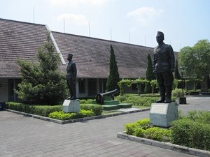 Wisata Sejarah “Benteng Vredeburg”